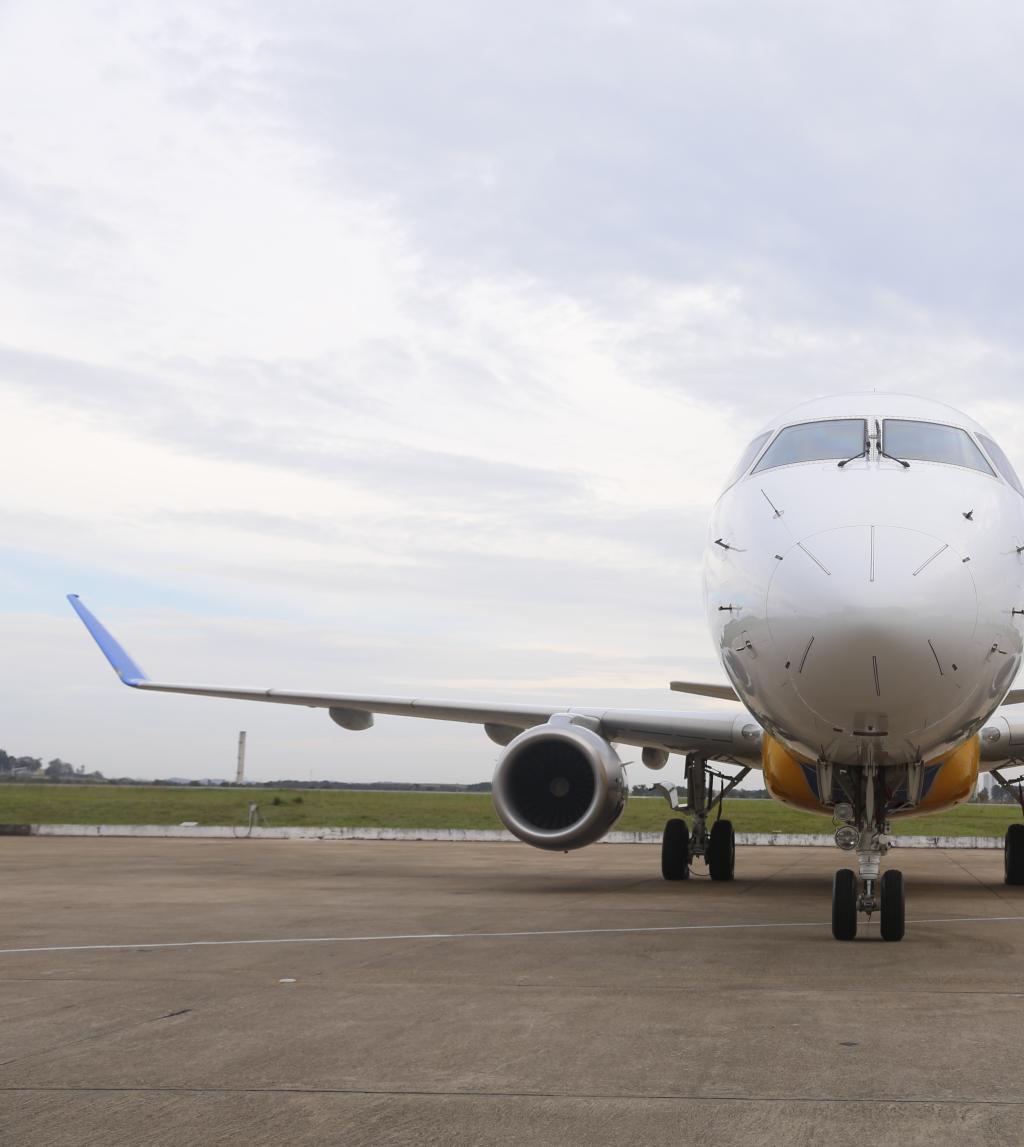 E175 on the tarmac