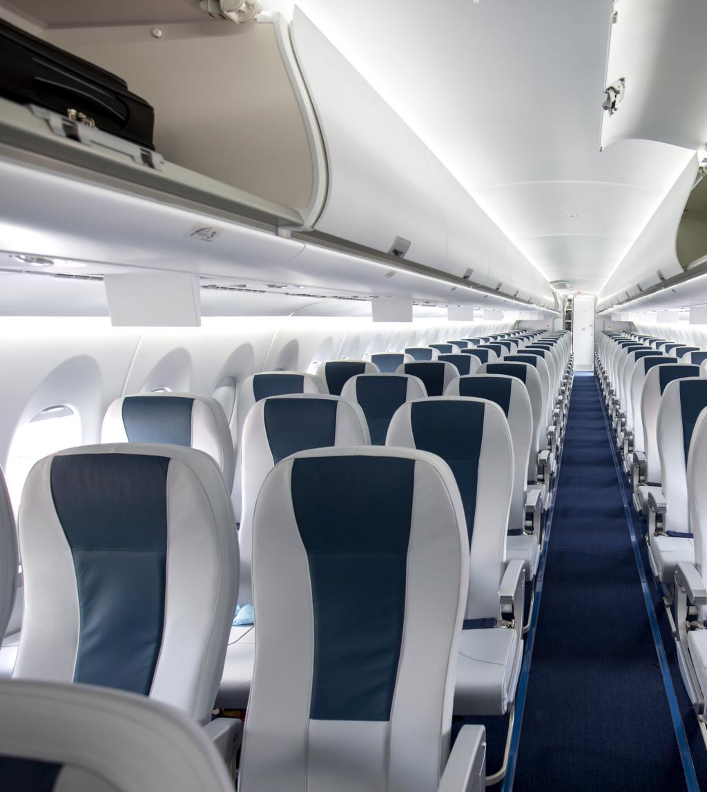 Commercial aircraft cabin